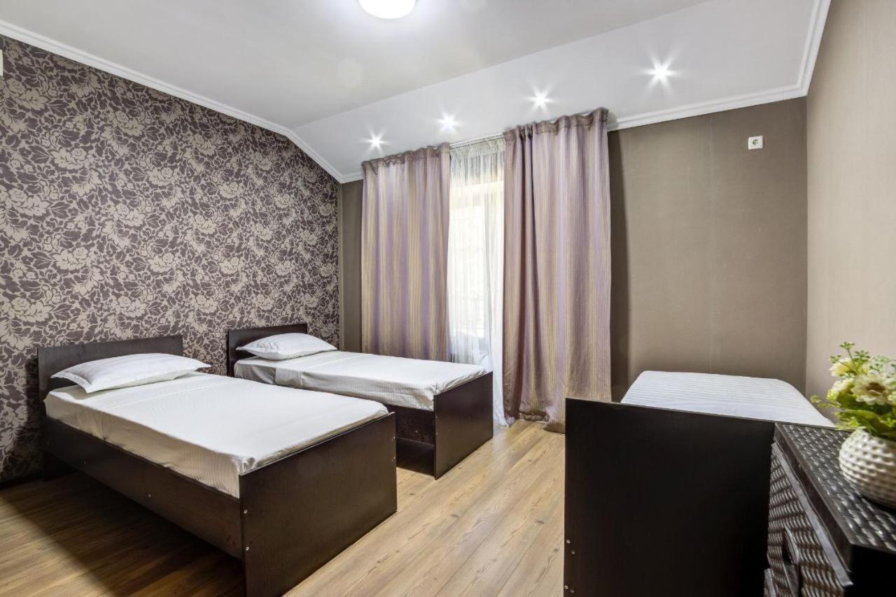 Opera Bed&Breakfast Bischkek Exterior foto
