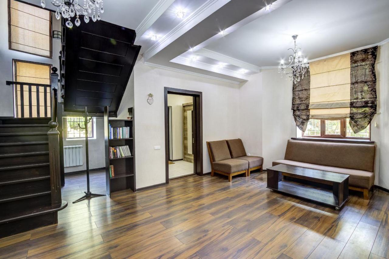 Opera Bed&Breakfast Bischkek Exterior foto